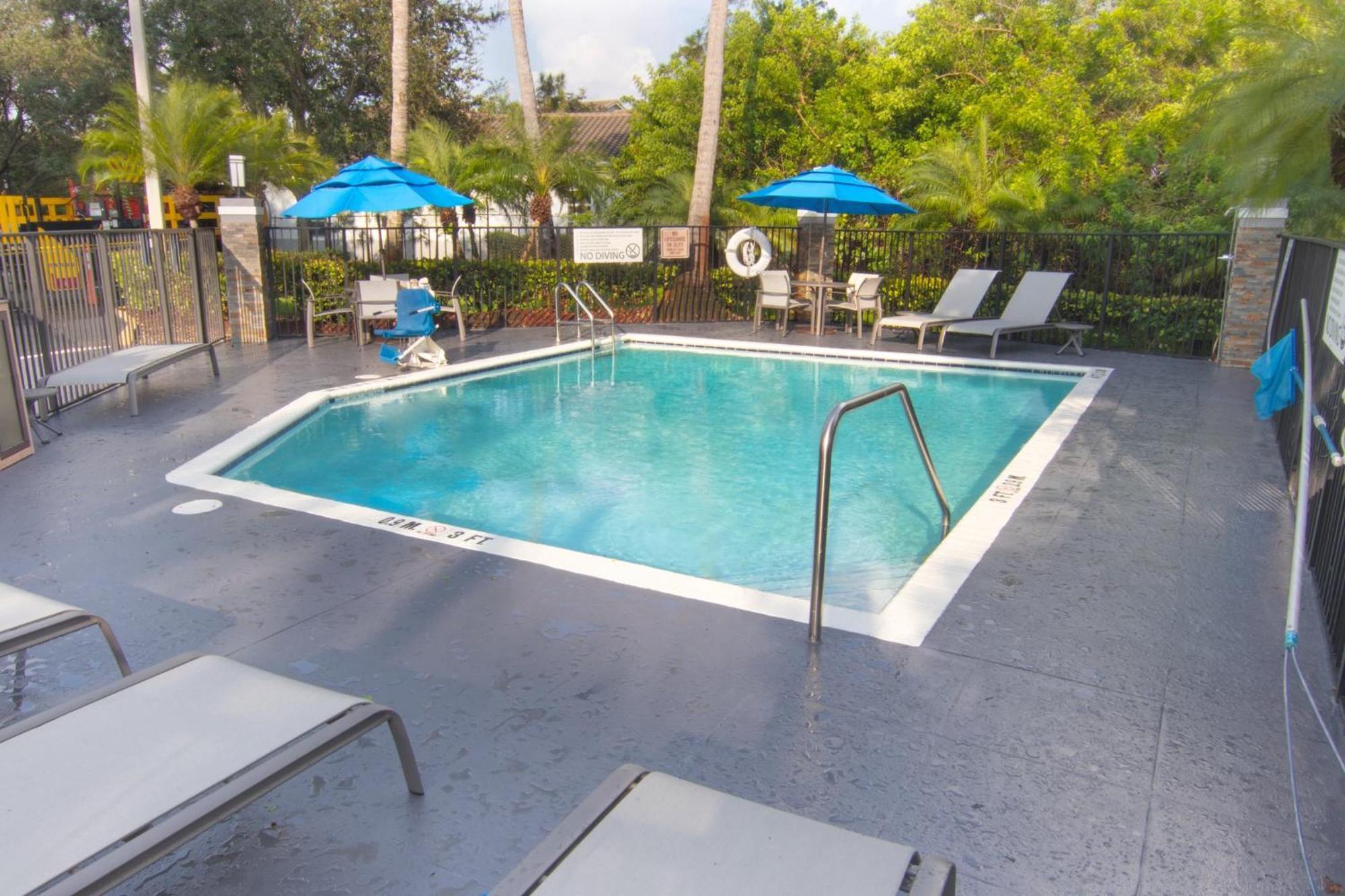 Holiday Inn Express And Suites Fort Lauderdale Airport West By Ihg Davie Kültér fotó