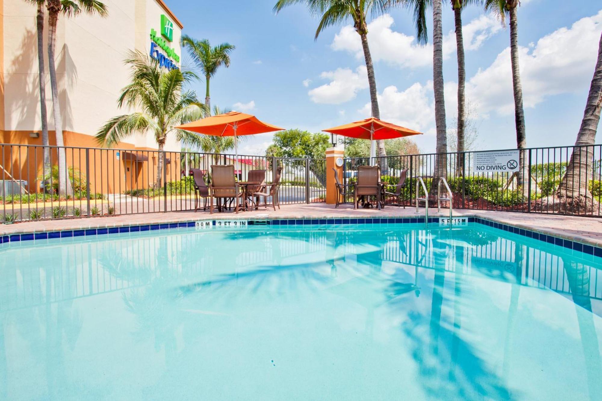 Holiday Inn Express And Suites Fort Lauderdale Airport West By Ihg Davie Kültér fotó